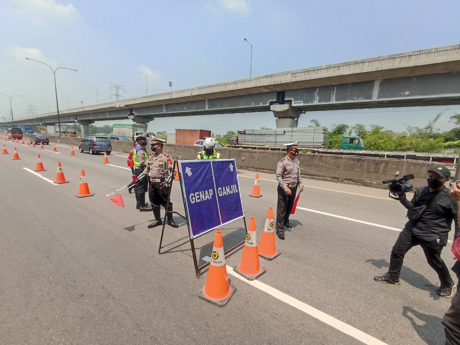 Pemudik Langgar Aturan Gage Tol Jakarta - Cikampek Akan Dikeluarkan di GT Karawang Barat