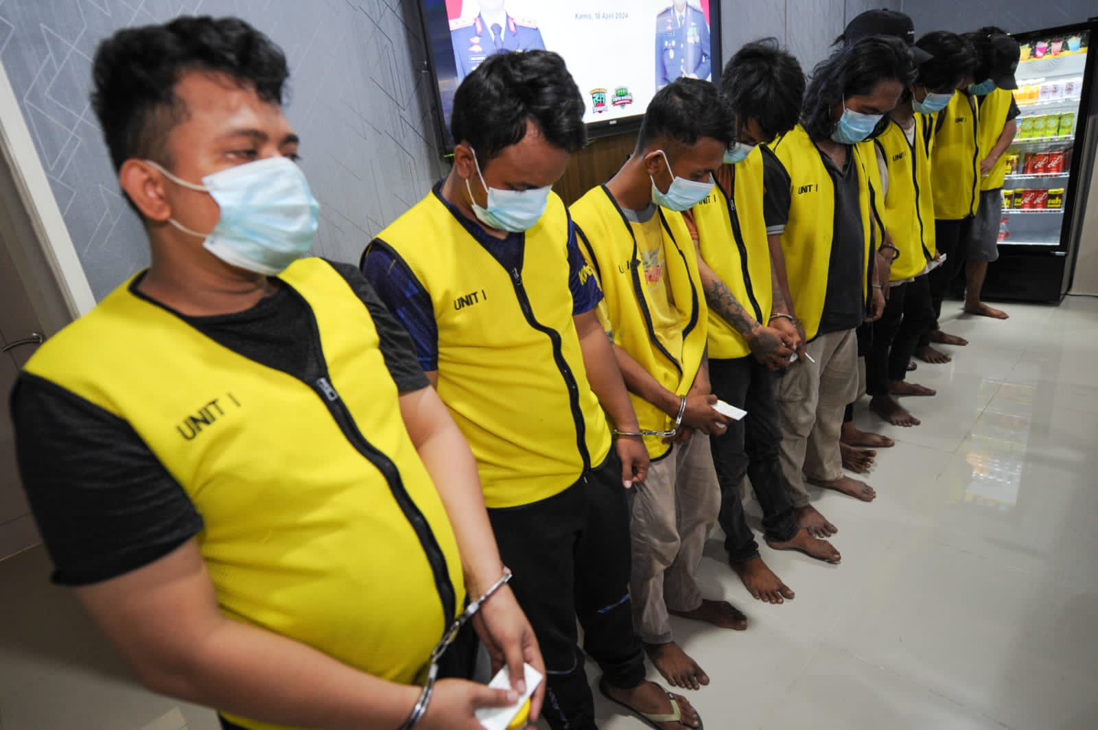 Pesta Narkoba di Jalan Kunti Surabaya Bubar, 11 Orang Diamankan 