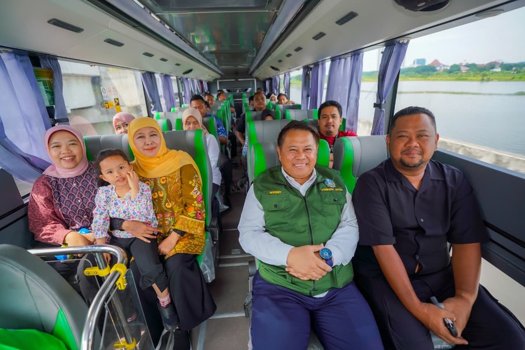 Khofifah Jajal Bus TransJatim Koridor Gresik–Mojokerto, Ajak Warga Manfaatkan Angkutan Publik