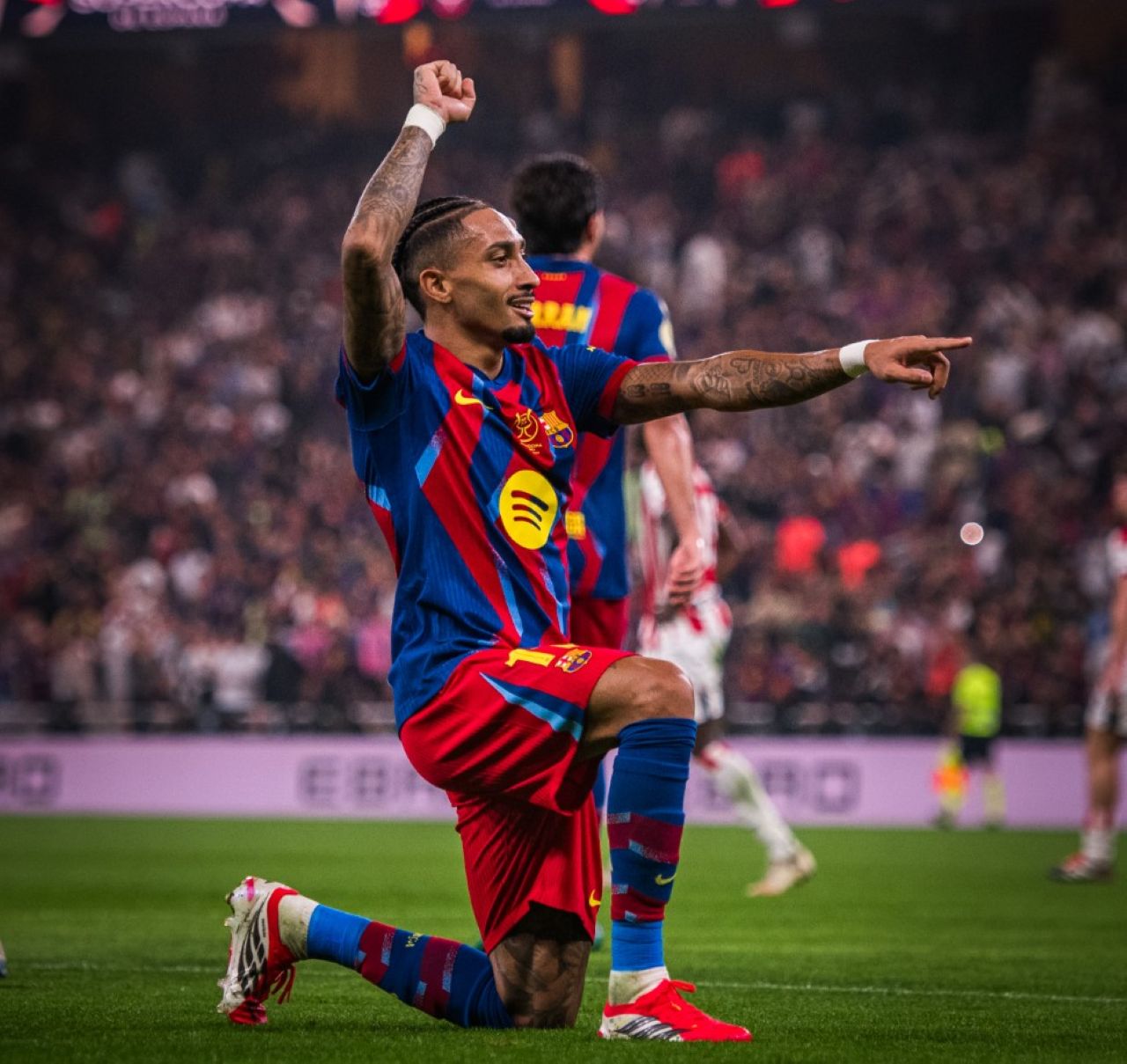 Kisah Raphinha Antar Barcelona Juara Supercopa Sambil Menahan Cedera