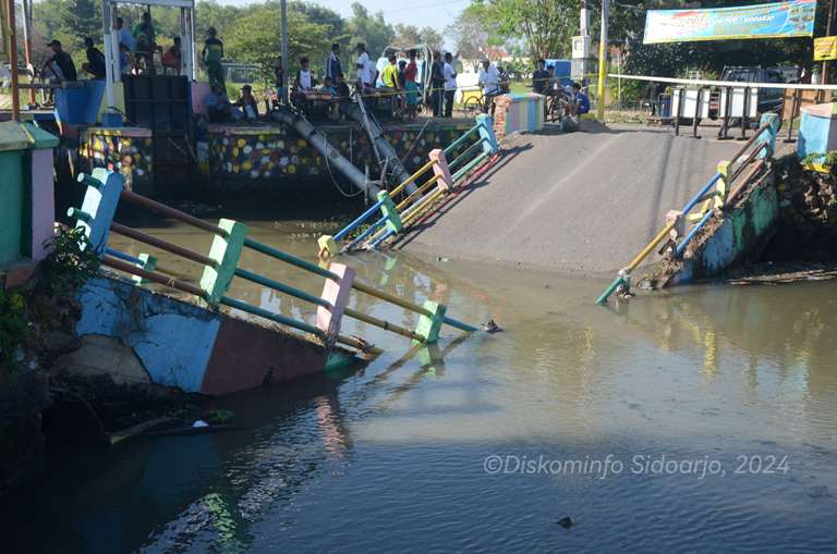 Jembatan Kedungpeluk Sidoarjo Ambrol, Jembatan Bailey Solusinya