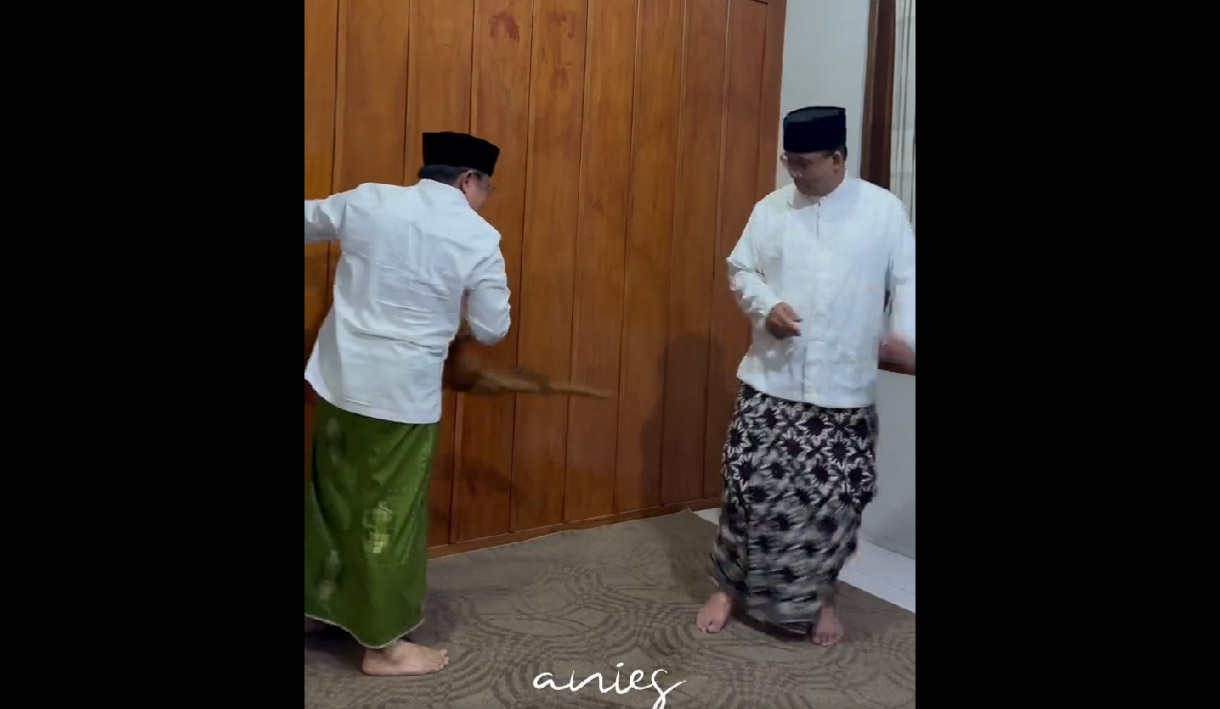 3 Fungsi Sarung Versi Cak Imin, Bisa Buat ‘Nyelepet’