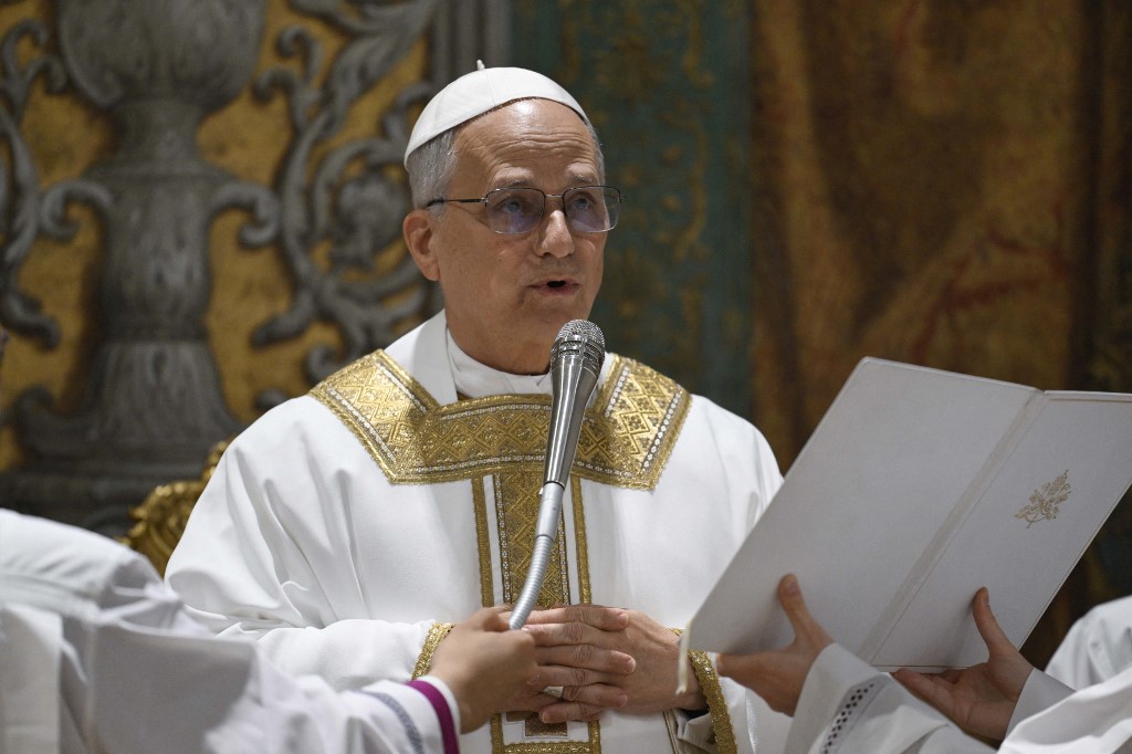 Paus Leo XIV Pimpin Misa Perdana di Kapel Sistina, Dihadiri Para Kardinal