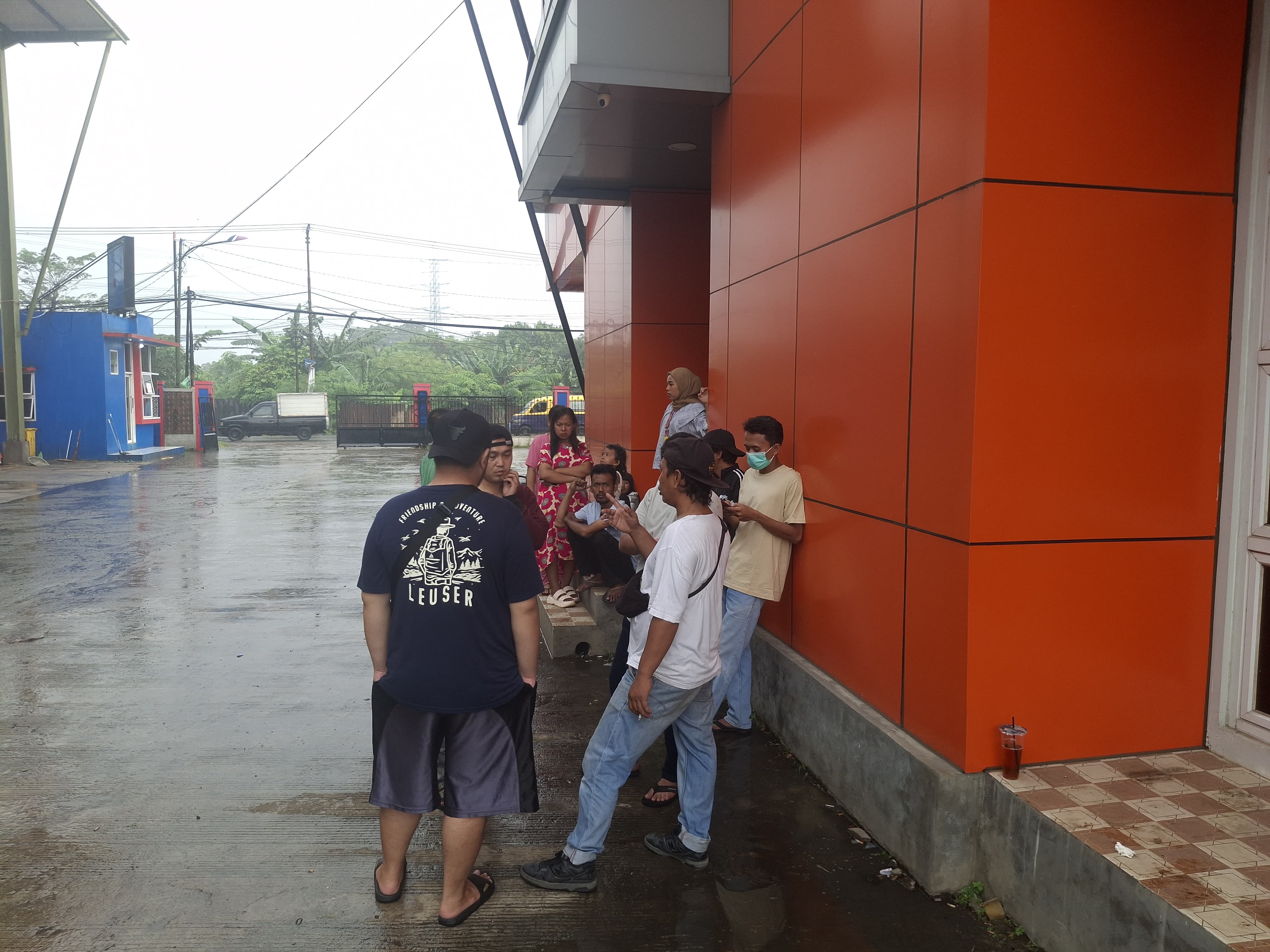 Teror Satwa Liar! Monyet Lepas dari BPBD Kabupaten Tangerang Gigit Anak, Warga Ngamuk
