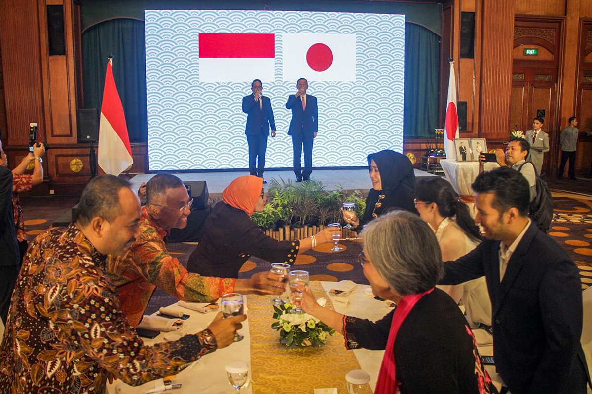 Konjen Jepang-Pj Gubernur Jatim Toast untuk Kaisar Naruhito 