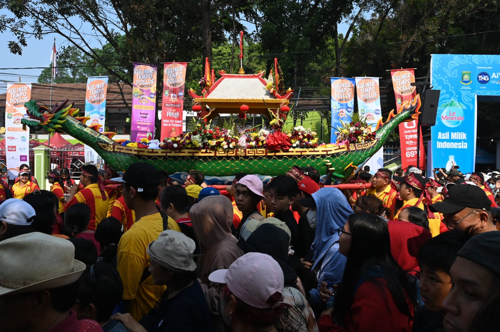 100 Ribu Warga Antusias Saksikan Kirab Budaya 12 Tahunan Gotong Toapekong