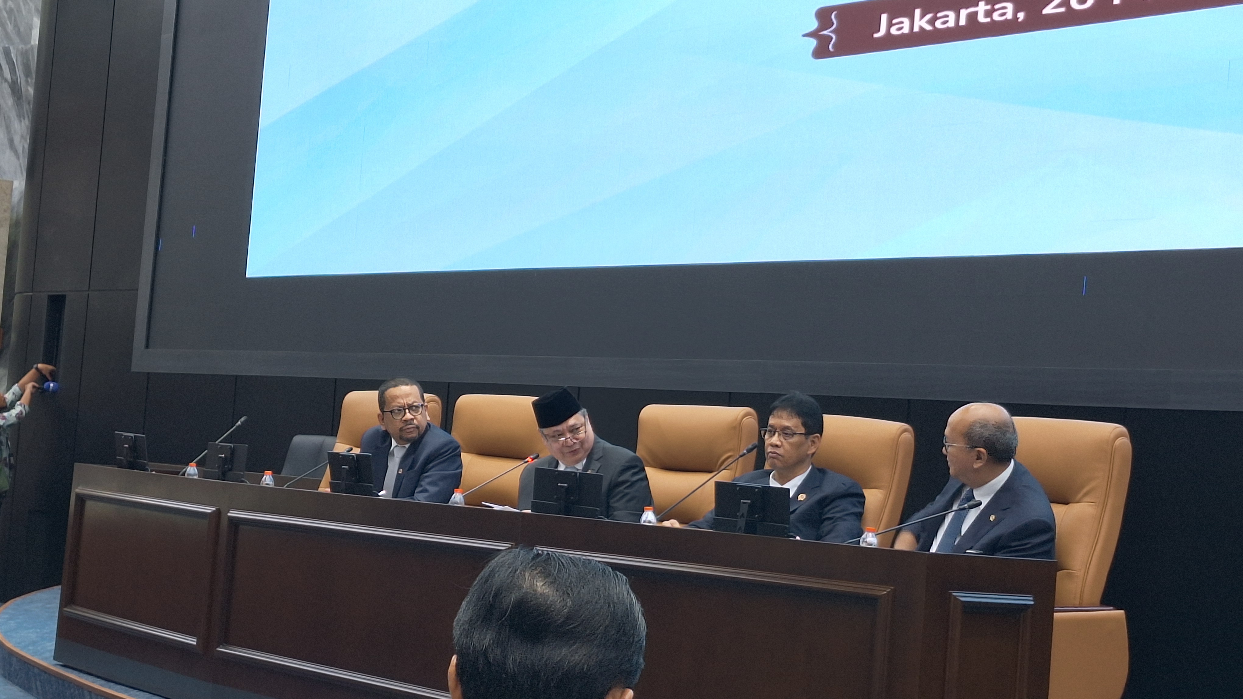 Airlangga Ungkap Alasan Devisa Hasil Ekspor Wajib Parkir di BUMN Mulai 1 Juni 2026