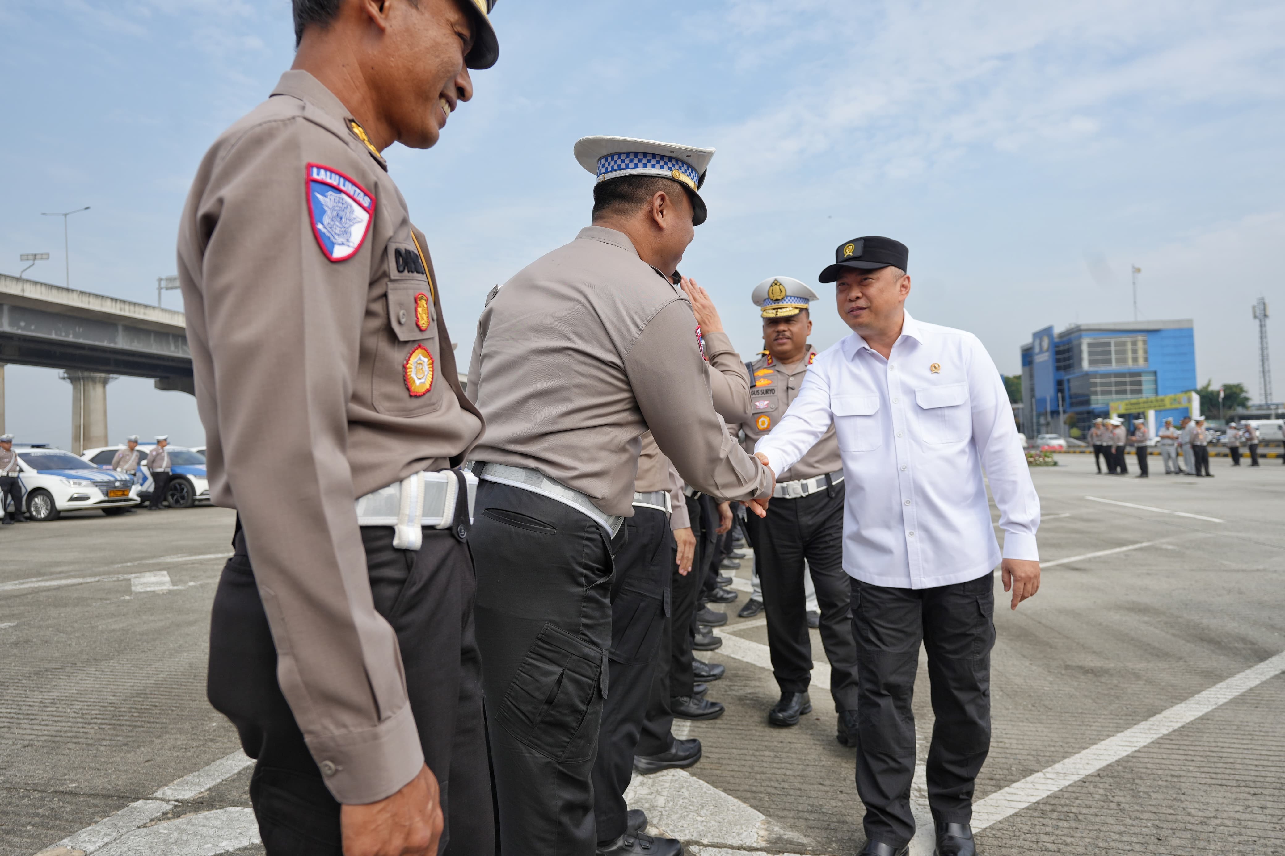 Menhub Resmi Menutup One Way Nasional GT Kalikangkung KM 414 - KM 70 GT Cikatama