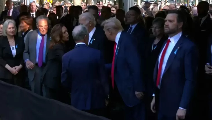 Peringati Tragedi 9/11, Trump dan Kamala Harris Jabat Tangan di Ground Zero, Bekas Reruntuhan Menara Kembar