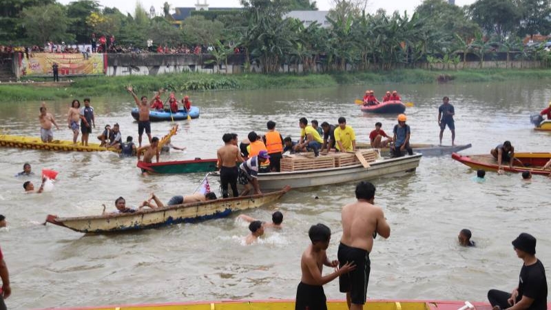 Final Festival Perahu Naga di Tangerang Ricuh, Anggota Kobam Pukul Wartawan 