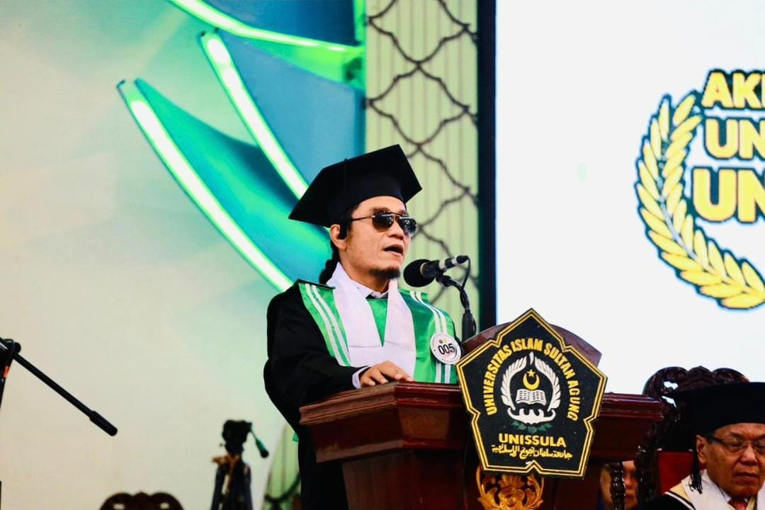 Unissula Lepas 868 Wisudawan, Gus Miftah Turut Diwisuda untuk Program Magister