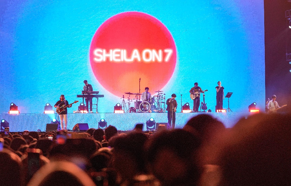 Sheila On 7 Sukses Tutup Konser Tunggu Aku di Bandung, Lepas Rindu Sheilagank 