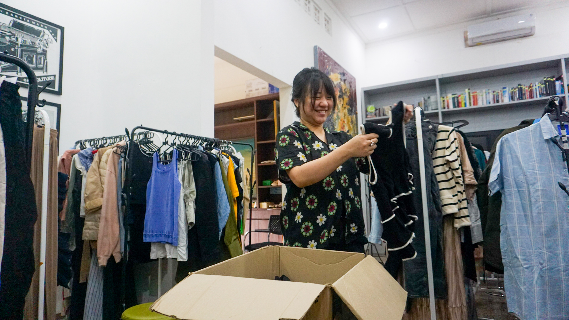 Intip Persiapan Sehari Jelang Thrift Market Harian Disway x ARTi, Banyak Produk Branded!