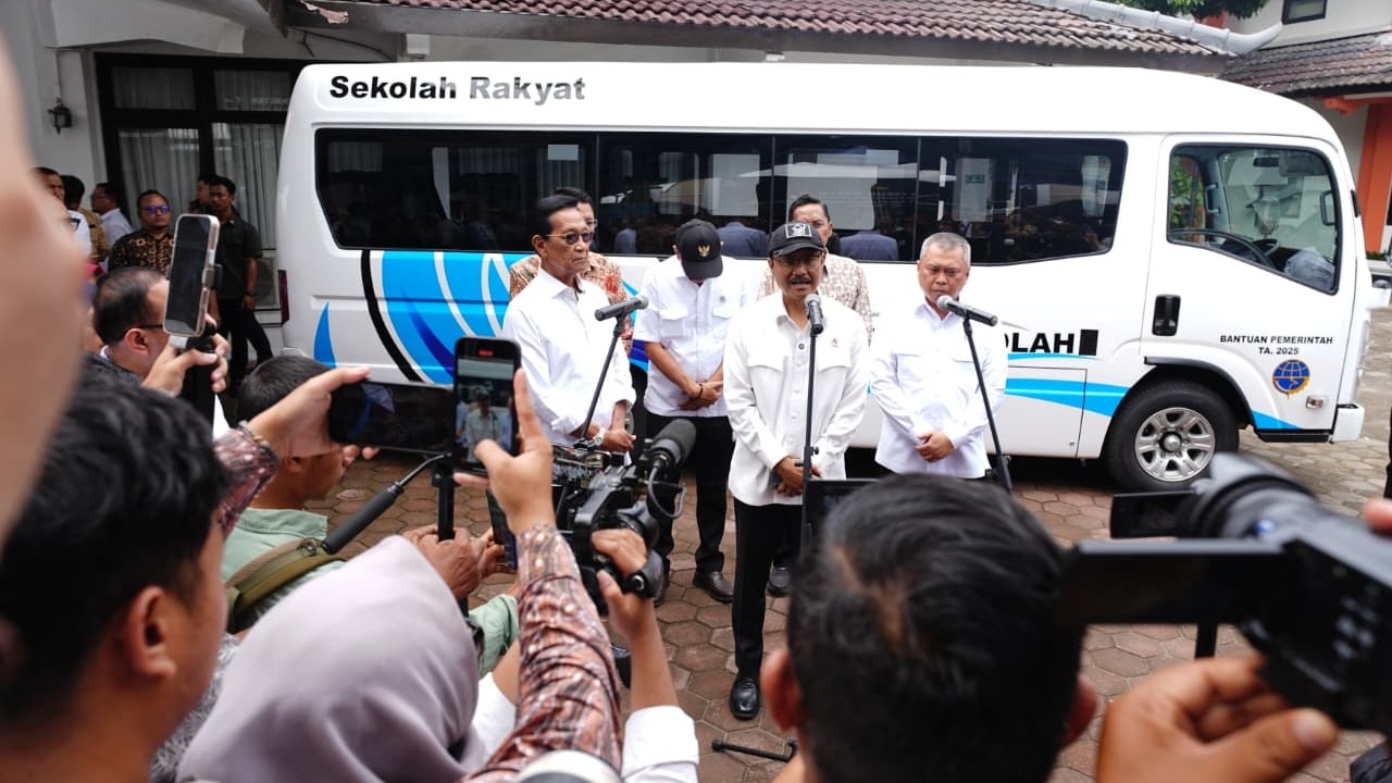 Kemenhub Serahkan 28 Bus Sekolah untuk Sekolah Rakyat: Akses Pendidikan Kian Merata di Indonesia