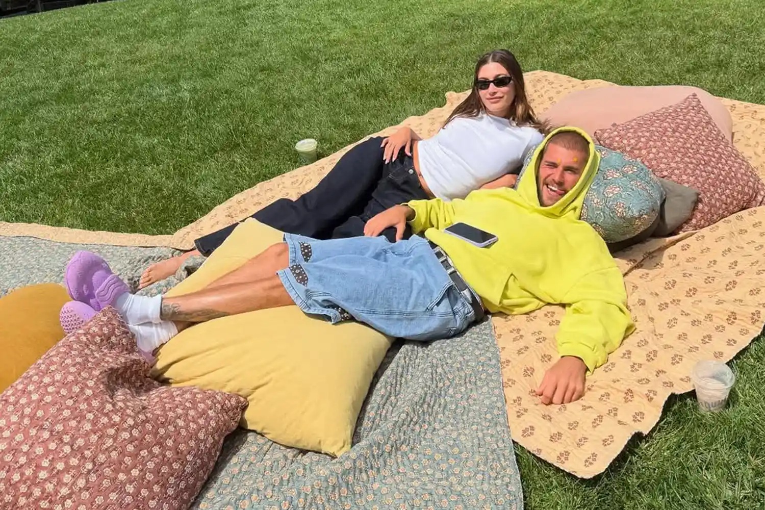 So Sweet! Usai Rilis Album Swag, Justin Bieber dan Hailey Makin Mesra