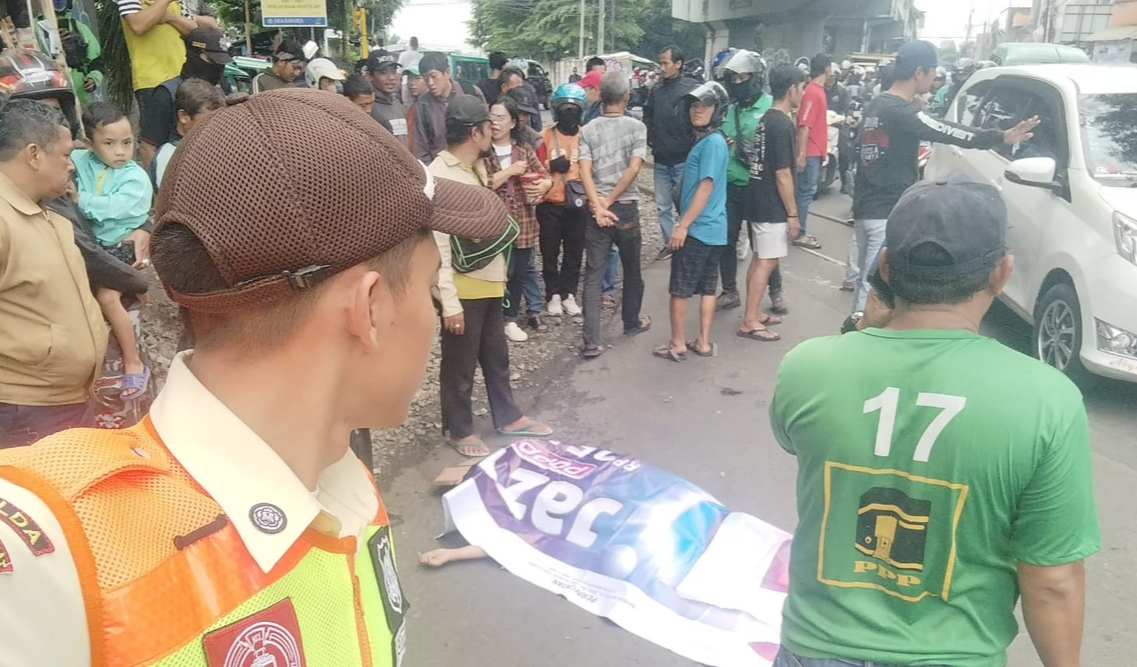 Seorang Perempuan Tertemper KA Feeder di Stasiun Cimindi, KAI Keluarkan Peringatan Keras