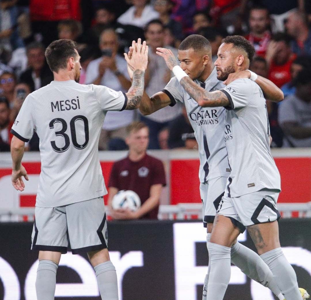 PSG 'Nyayur', Trio Mbappe Neymar dan Messi Borong Gol ke Gawang Lille 7-1