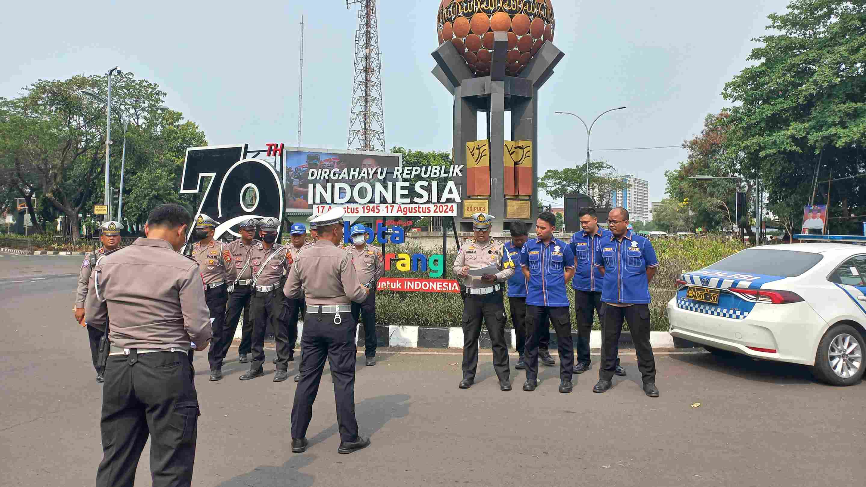 Polisi Lakukan Olah TKP di Tugu Adipura Tangerang, Usut Truk Ugal-ugalan