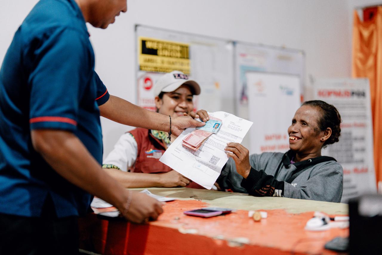 Berkah Ramadan, Gus Ipul Pastikan Bansos PKH dan Sembako Sudah Cair