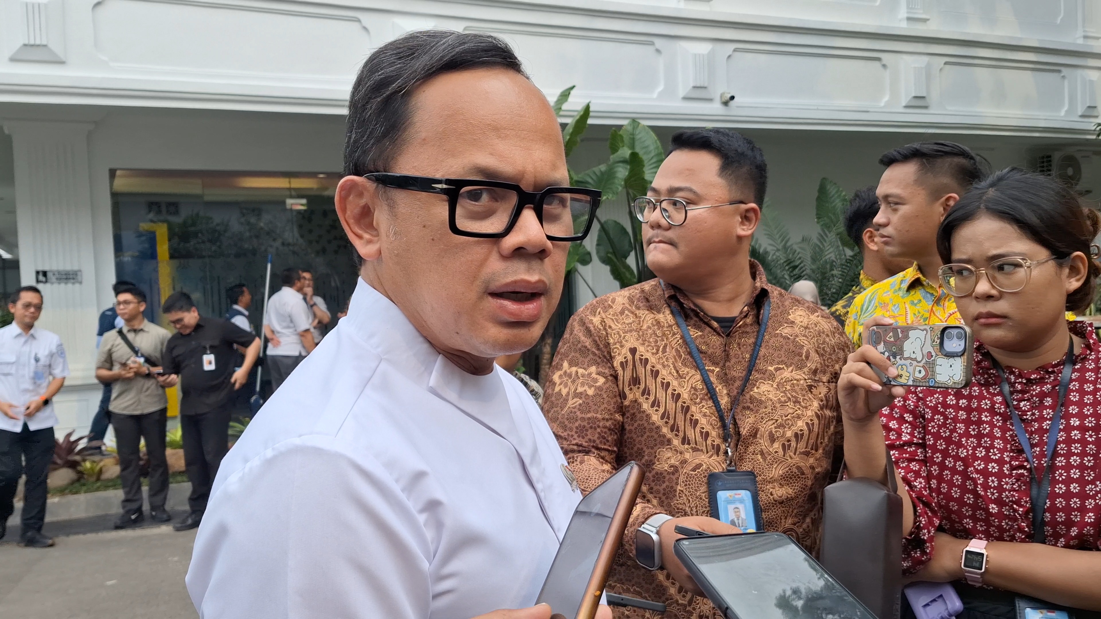 Akses Terisolasi, Kemendagri Fokus Pulihkan Akses Komunikasi di Banjir Sumut-Sumbar