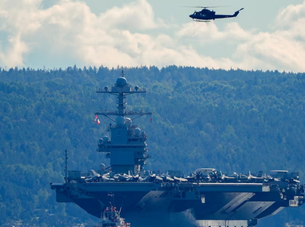 Trump Kerahkan Kapal Induk ke Venezuela, Ancaman Perang Terbuka di Depan Mata!