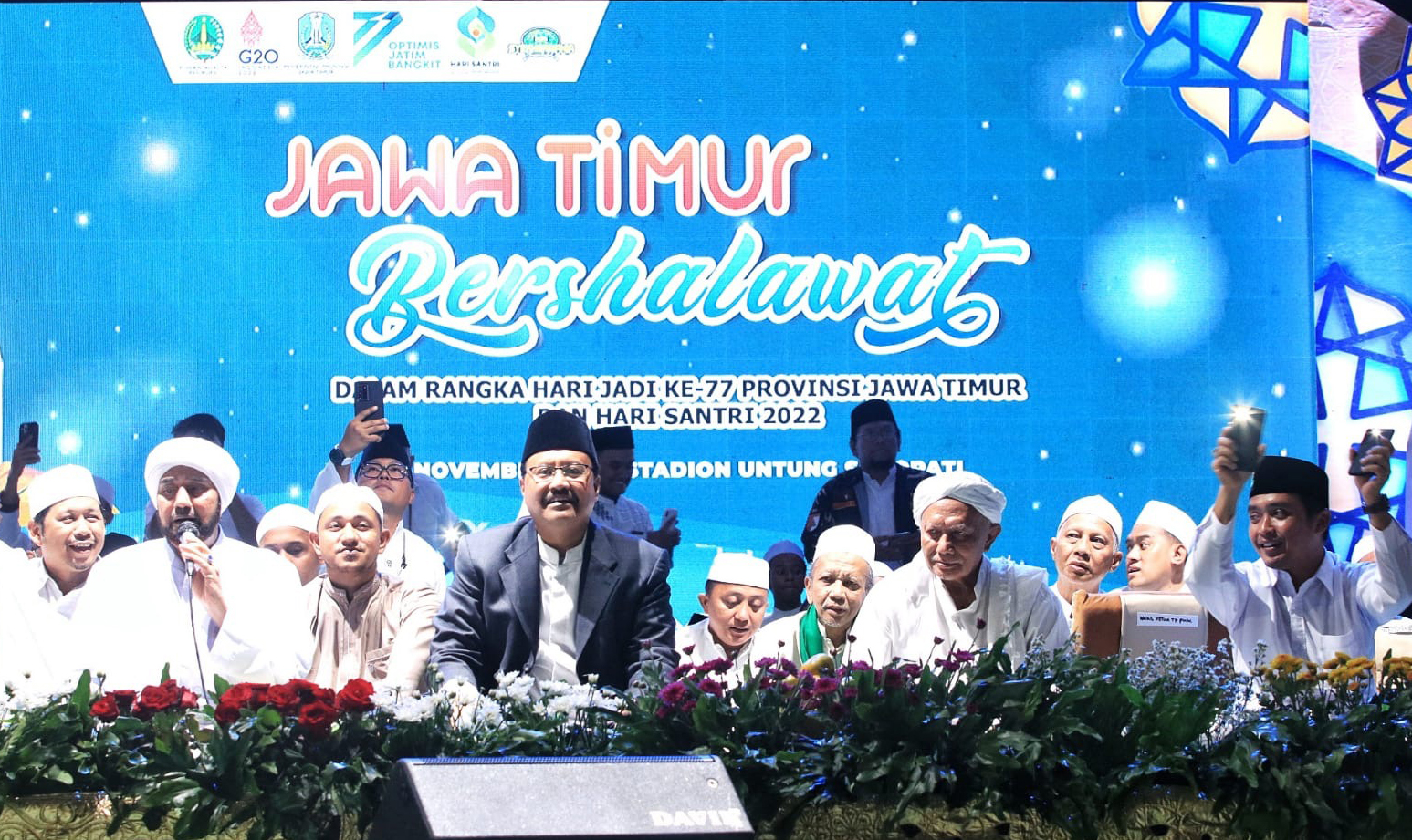 50 Ribu Orang Bersholawat Bersama Habib Syech dan Gus Ipul