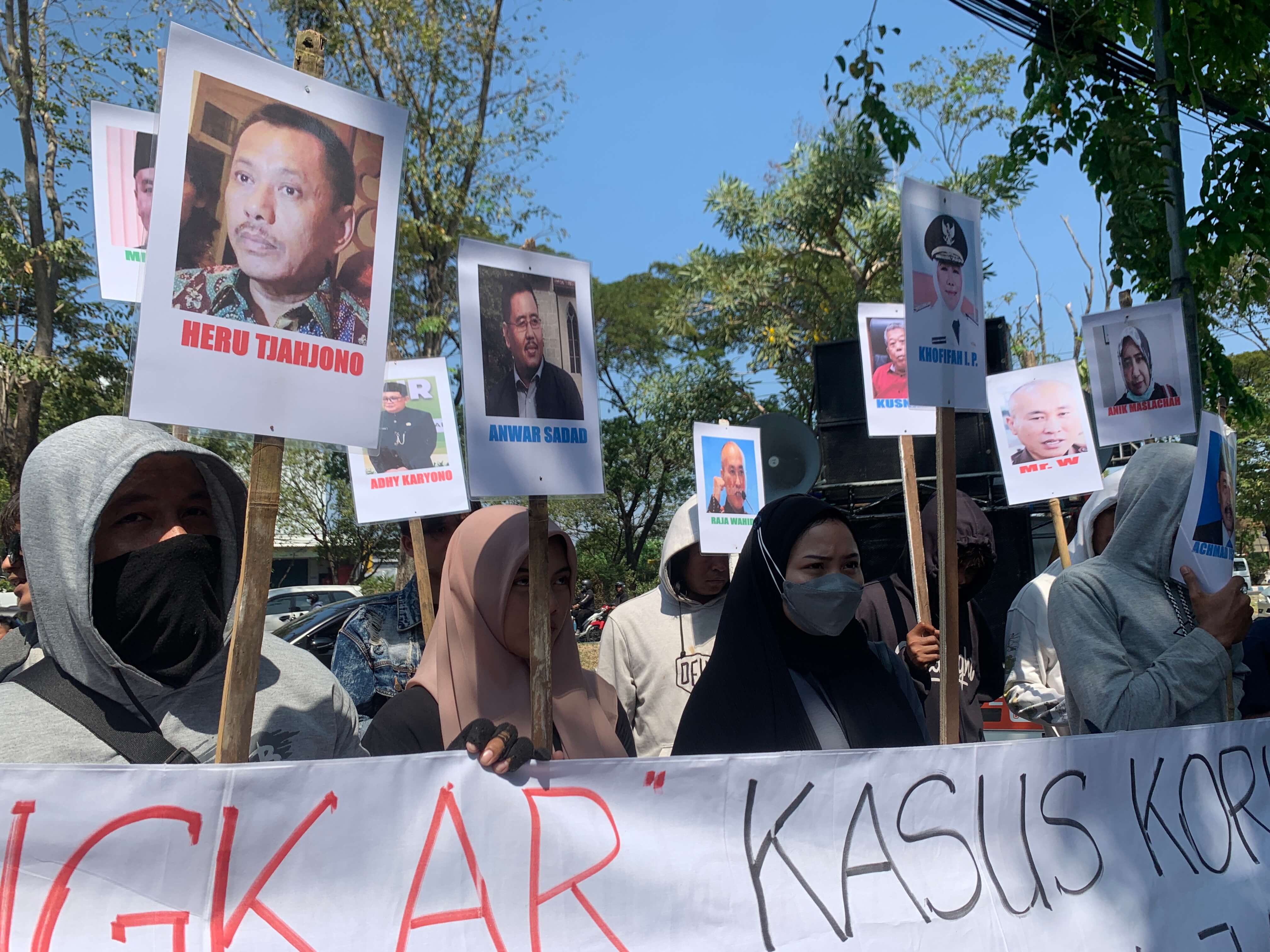 Jaka Jatim Gelar Demo di Pengadilan Tipikor Surabaya, Dukung Sahat Bongkar Kasus Dana Hibah