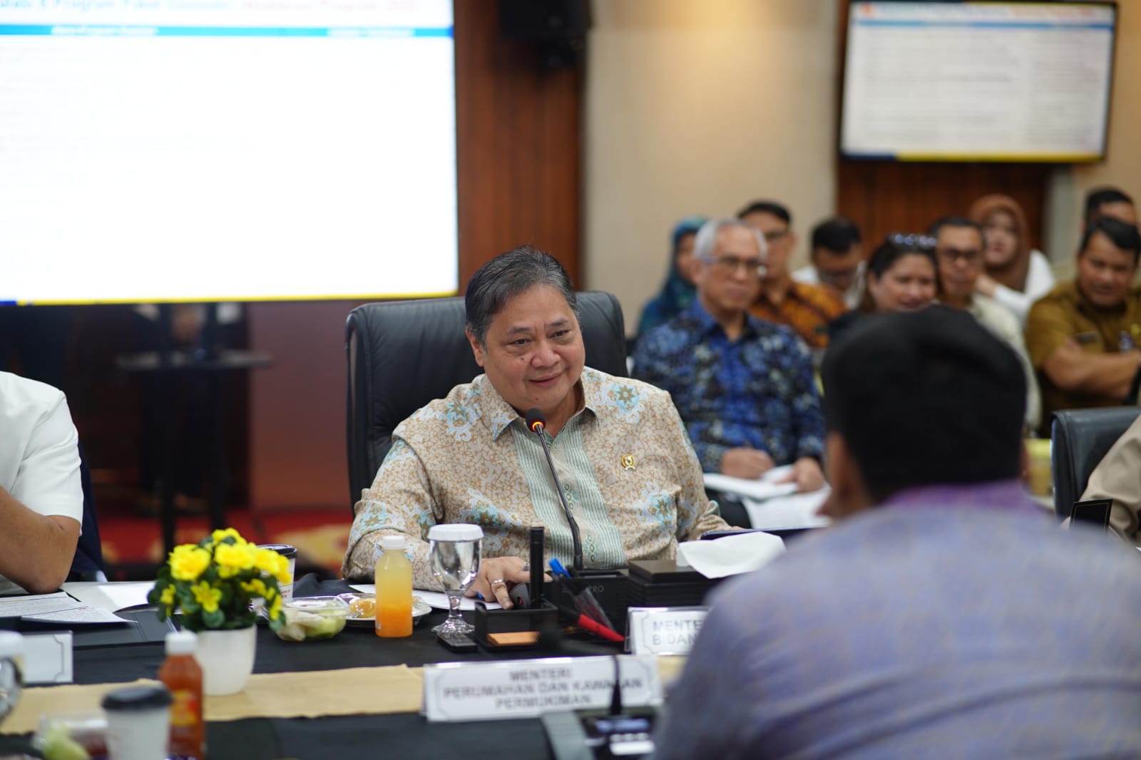 Pemerintah Luncurkan 8 Paket Ekonomi Baru 2025, Banjir Insentif hingga Lapangan Kerja Jutaan Orang!