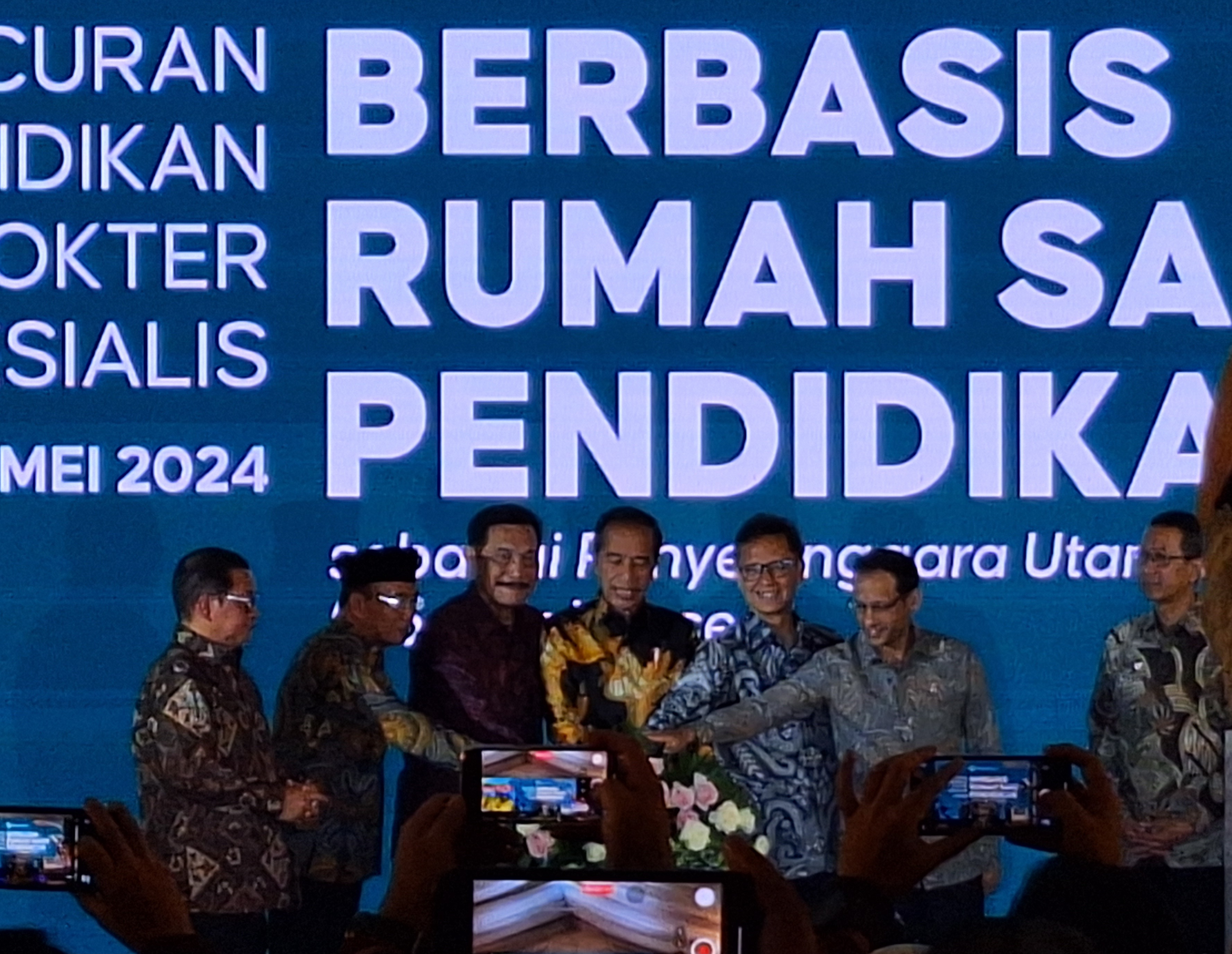 Jokowi Resmikan Program Dokter Spesialis Berbasis Rumah Sakit