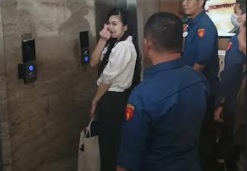 Sandra Dewi Terciduk Jinjing Tas Branded saat Penuhi Panggilan Kejagung, Segini Harganya