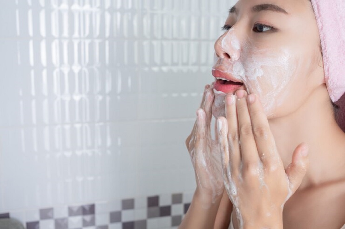 Cuci Muka di Pagi Hari, Seberapa Penting Sih? Ini Manfaatnya