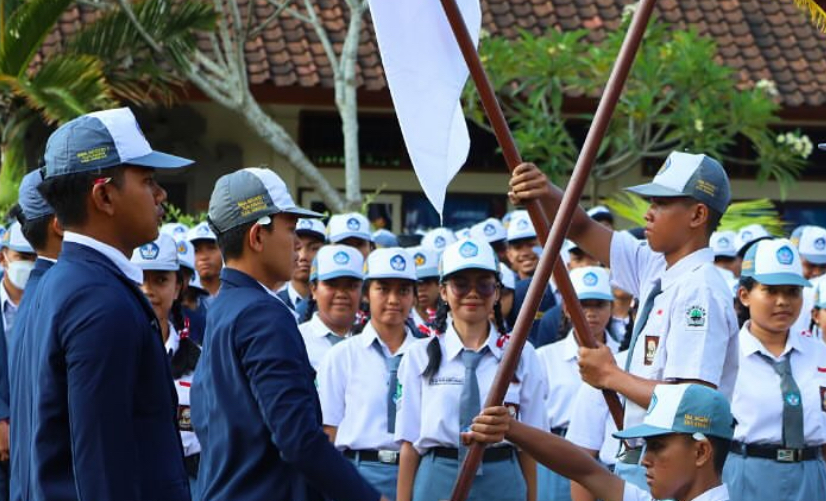 DPR Segera Panggil Mendikdasmen, Buntut Viral Narasi NEM hingga Syarat Tidak Naik Kelas Dikembalikan