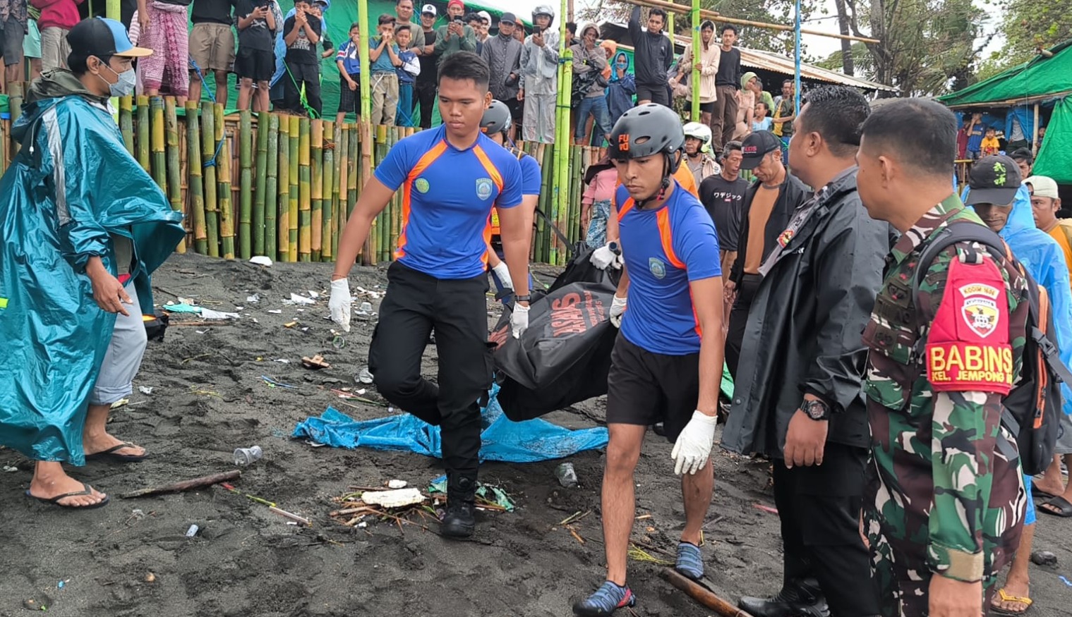 Terseret Arus Sungai Melau Praya, Jenazah Pawan Ditemukan di Pantai Gading Mataram 