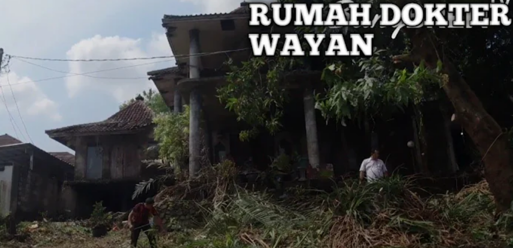 Kisah Dokter Wayan, Frustasi Ditinggal Istri, Hidup Sendiri di Rumah Besar Tak Terawat Penuh Sampah dan Tetap Layani Pasien