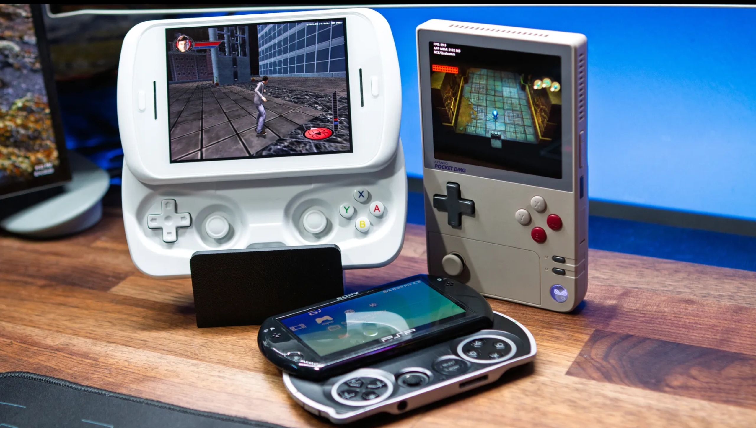 AYANEO Akan Hidupkan Kembali Desain Ikonik Xperia Play, Sliding Phone Gaming