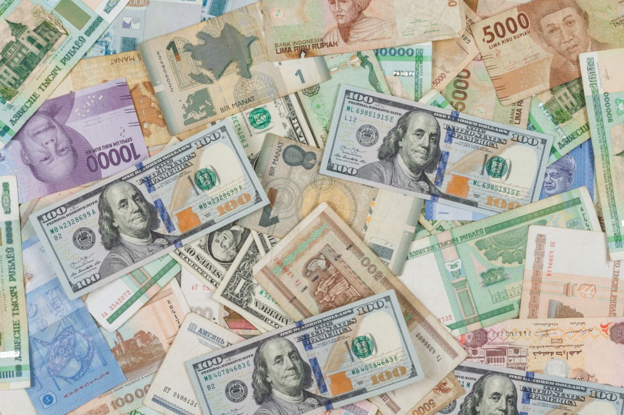 Rupiah Terancam Tembus Rp 18.000, Analis: Perlu Intervensi dan Pemangkasan Anggaran Non-Esensial