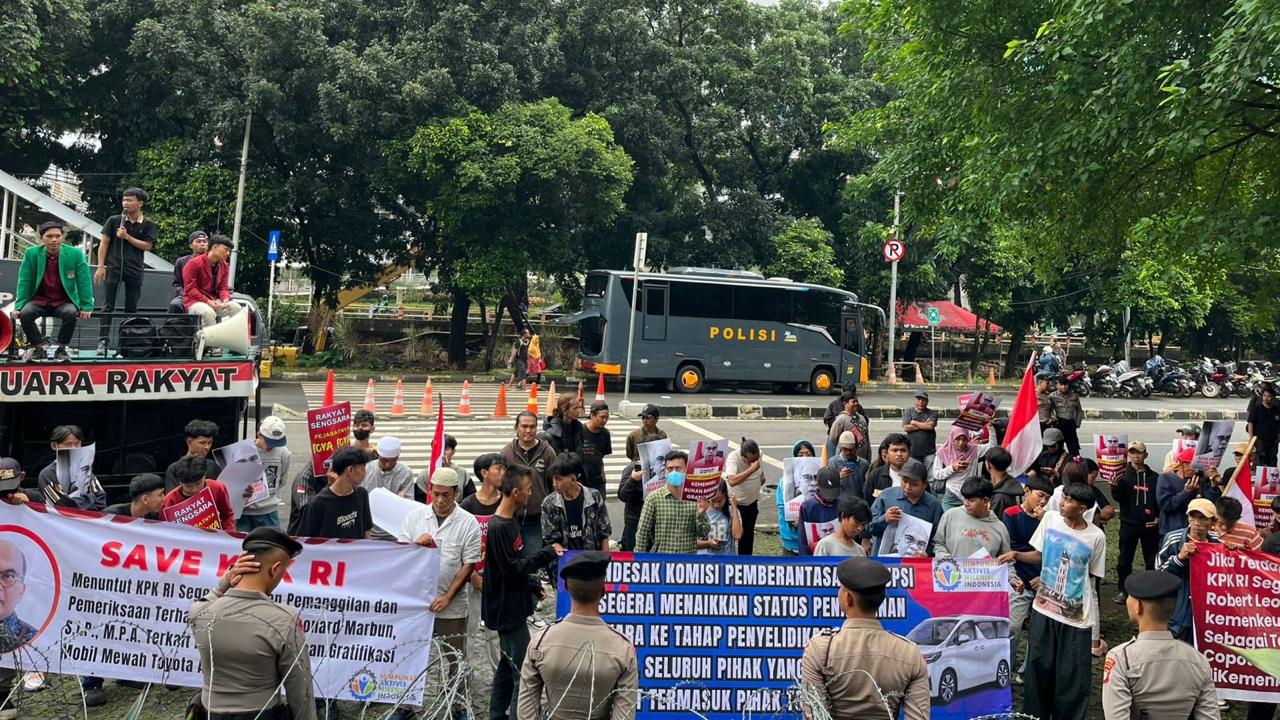 Massa Geruduk KPK, Minta Oknum Staf Ahli Kementerian Diperiksa atas Dugaan Gratifikasi