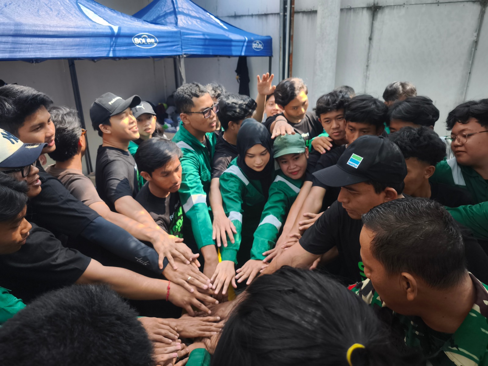 Kampanye Satu Kopi, Satu Aksi FamilyMart, Bersihkan Sungai di Hari Bumi Bareng Pandawara Grup