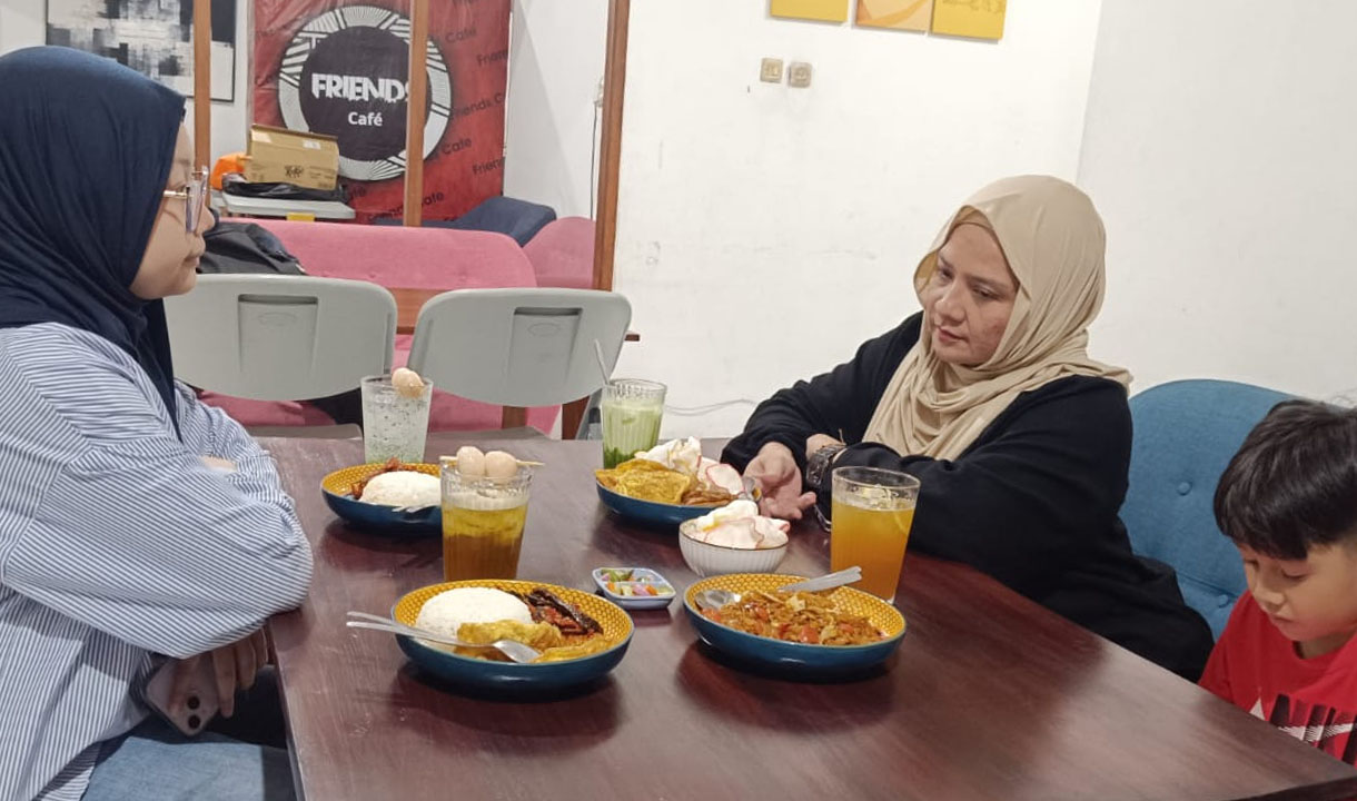 Buka Puasa Budget Rp50 Ribu di Cafe Friend Bandung Milik Markus Horison, Dari Takjil Hingga Makanan Berat dan Seblak