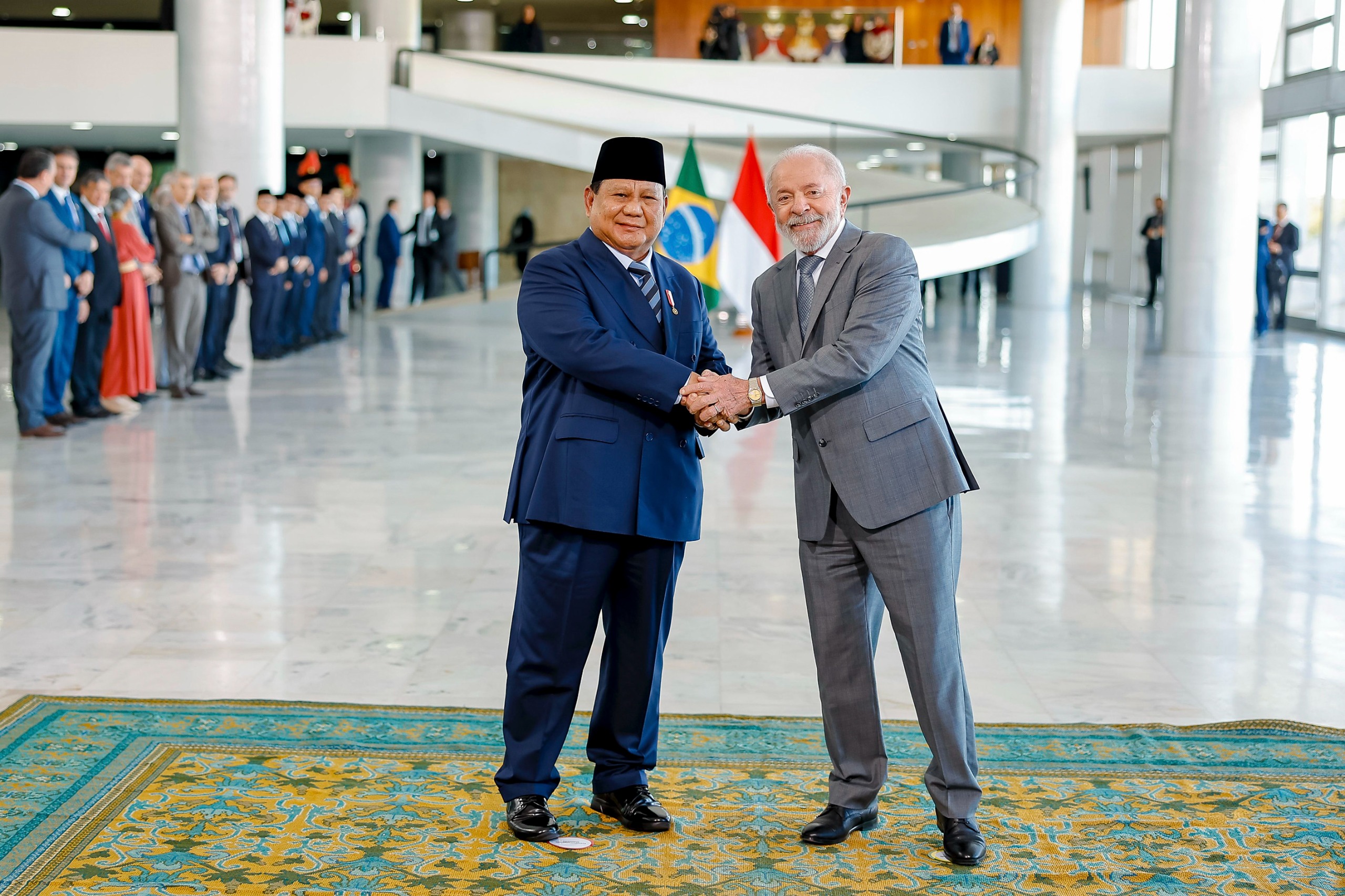 Momen Hangat Penyambutan Presiden Prabowo oleh Presiden Brasil di Istana Palacio do Planalto