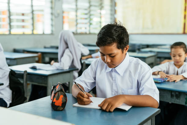 Tetapkan Seragam Sekolah Baru, Pakaian Nasional Dikenakan Setiap Senin dan Kamis