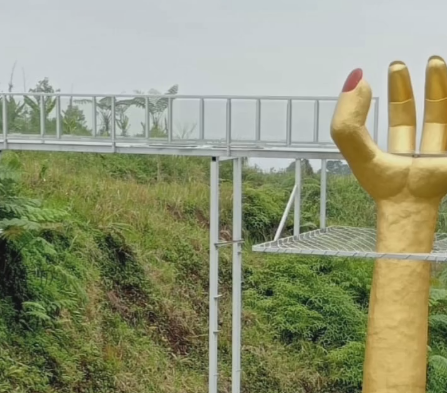 Sedang Selfie, Jembatan Kaca 'The Geong' Pecah 4 Wisatawan Jatuh dan Telan Korban Jiwa
