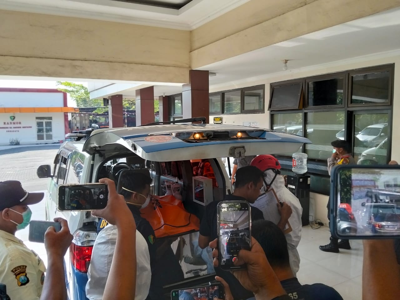 Lima Jenazah Ponpes Al Khoziny Tiba di RS Bhayangkara 