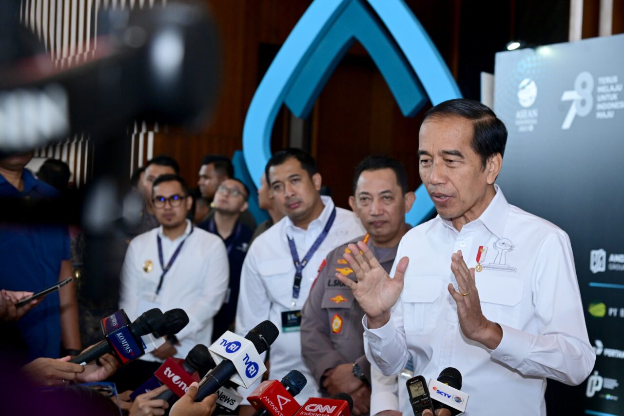 Jokowi Tanggapi Berbagai Keluhan soal LRT: Akan Dijadikan Bahan Evaluasi 