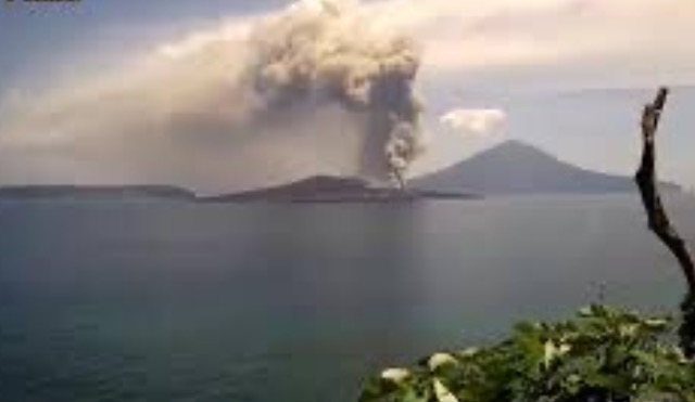 Gunung Anak Krakatau Erupsi Hari Ini, Kolom Letusan 450 Meter dari Atas Puncak