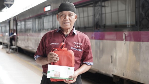 Ramadan 1446 H, Dompet Dhuafa Apresiasi Para Pejuang Keluarga di Stasiun Pasar Senen