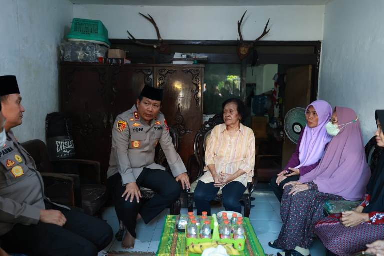 Jumat Curhat, Kapolda Jatim Sambangi Aspol Ketintang Surabaya