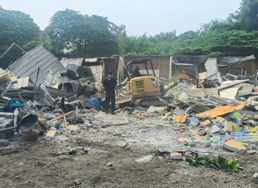 Pemkot Tangsel Gusur 40 Bangunan Liar di Roxy Ciputat, Diduga Sarang Prostitusi dan Miras