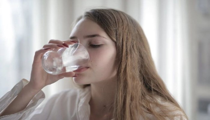 Simak, 6 Manfaat Minum Air Putih yang Jarang Diketahui, Cocok Buat yang Mau Diet Lho!