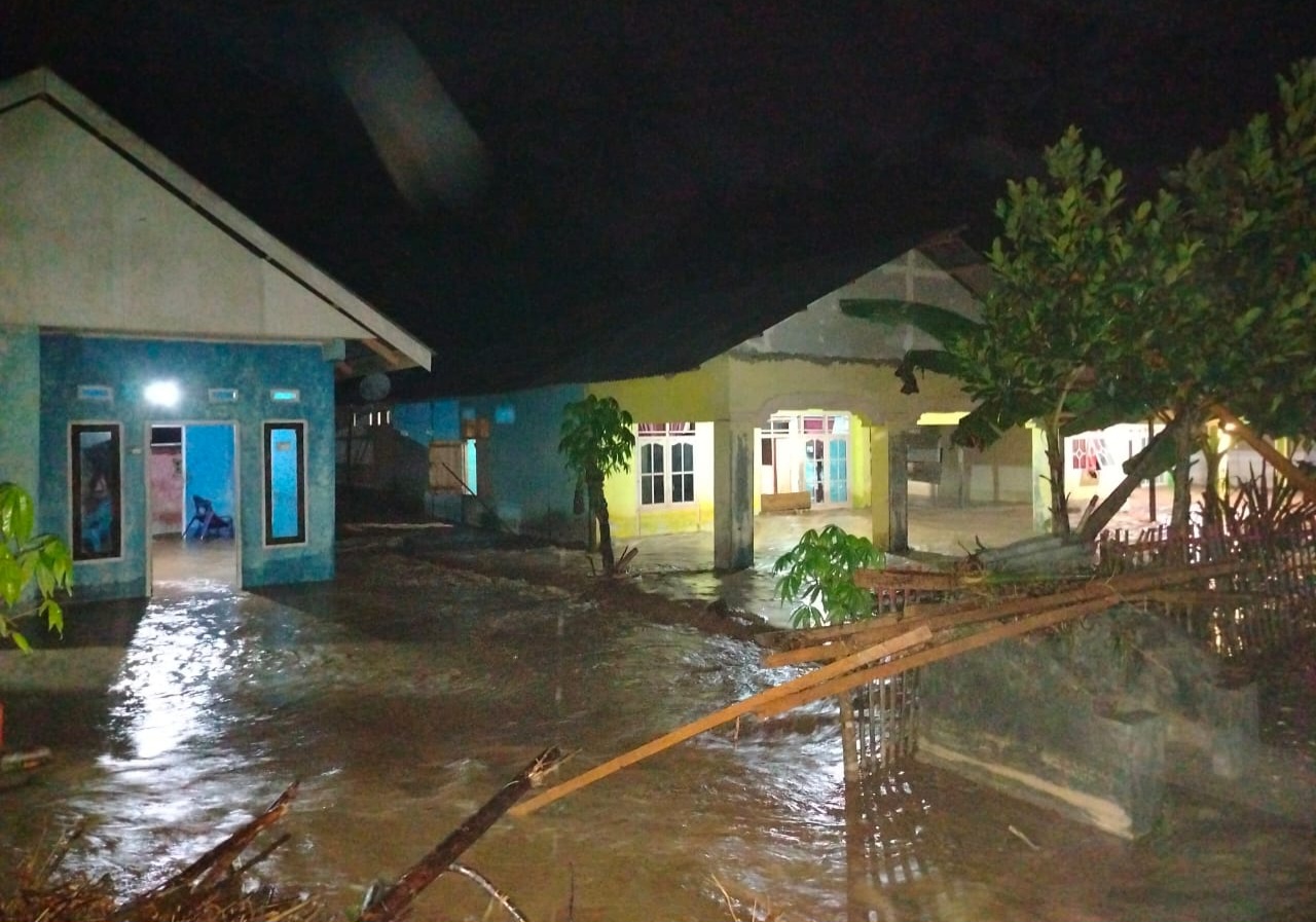 Banjir Rob Rendam 1.129 Rumah di Tegal, 3.987 Warga Terdampak